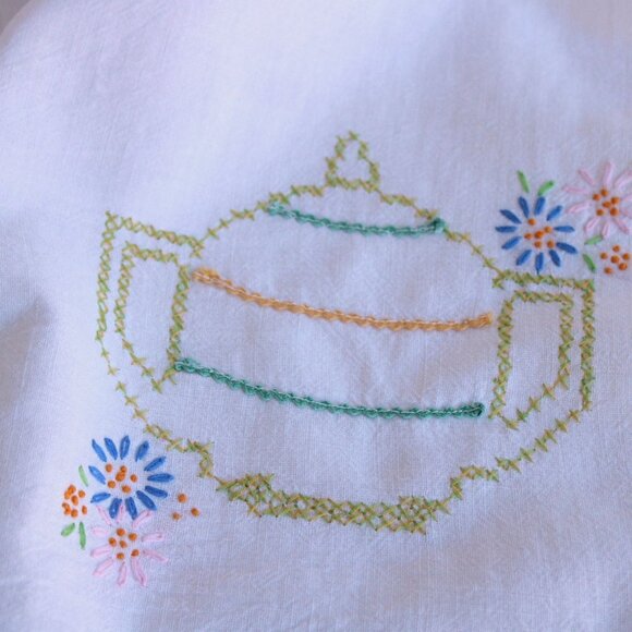 Vintage 1950s Tablecloth Or Kitchen Towel with Cross-stitch Teapot Embroidery - Picture 9 of 10